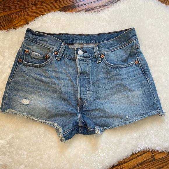 Levi’s 501 Button Fly Shorts Sz 28 - Picture 2 of 12